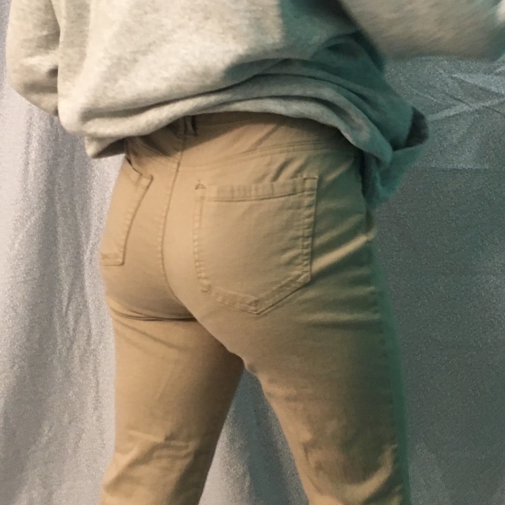 tan capris